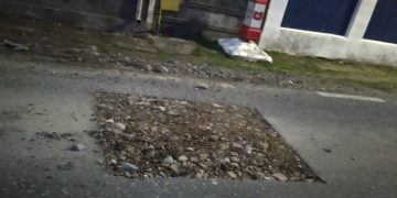 Lăpușenii au ajuns să-și asupe singuri gropile. „Incompetenții de la drumuri freacă menta”