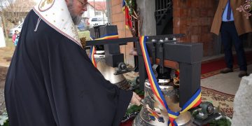 PS Iustin a sfințit clopotele și crucile de la biserica nouă din Săuca
