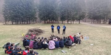 Jandarmii maramureşeni, acțiuni preventiv-educative comune cu un grup de copii aflați în tabăra organizată de Asociația Cercetașii Munților