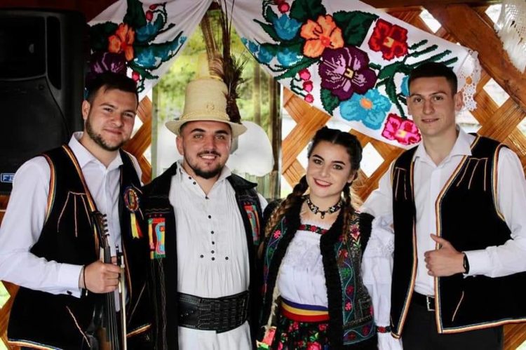 ”Drag mi-e cântecul și jocul” la Popas Pop din Strâmbu-Băiuț