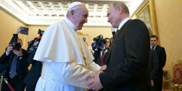 Papa Francisc l-a criticat pentru prima dată pe Putin: Un potentat captiv unor pretenții anacronice