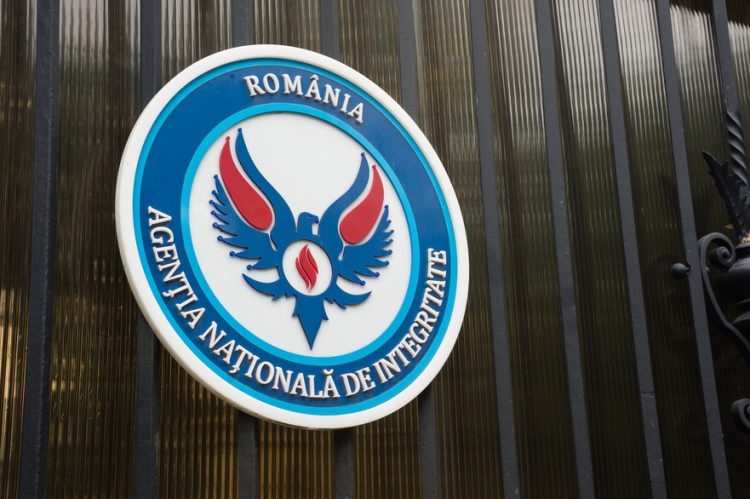 Trei poliţişti şi un jandarm au fost prinşi de ANI cu fals în declaraţii