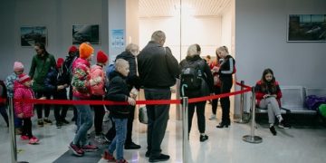 180 de copii abandonaţi din Ucraina, duşi cu avionul din Baia Mare în Antalya de Asociaţia Blondie