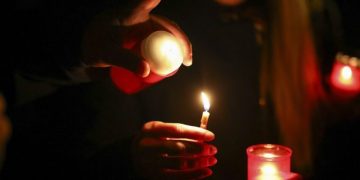 Biserica Ortodoxă Română demontează zvonurile: Lumina Sfântă va fi adusă în Sâmbăta Mare de la Ierusalim și în acest an