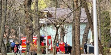 Un tânăr de 16 ani a suferit un infarct în Parcul Municipal din Baia Mare. FOTO