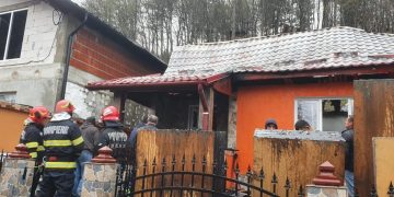 9 maramureșeni au rămas fără adăpost după ce un incendiu le-a mistuit gospodăria