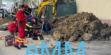 Accident de muncă pe Strada Școlii din Baia Mare. Un angajat a fost prins de un mal de pământ. VIDEO EXCLUSIV