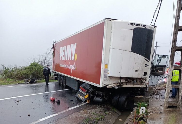 Accident grav în Săbișa! Trafic îngreunat