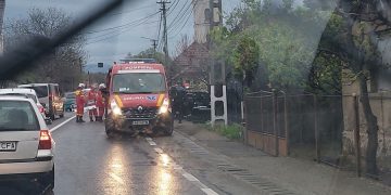 Accident la Tăuţii Măgherăuş. O maşină a ajuns în şanţ, o persoană încarcerată – foto