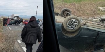 O maşină s-a răsturnat pe plafon la Buzeşti – foto
