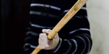 Un tânăr băimărean a distrus cu o bâtă de baseball mai multe autoturisme parcate pe strada Victoriei