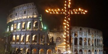 Calea Crucii la Colosseum, prezidată de Papa Francisc în Vinerea Sfântă