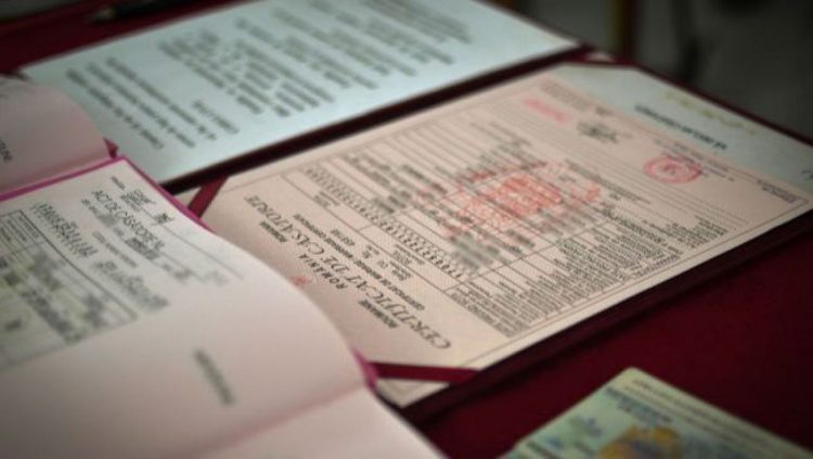 Părinții nu mai pot pune copiilor mai mult de trei prenume