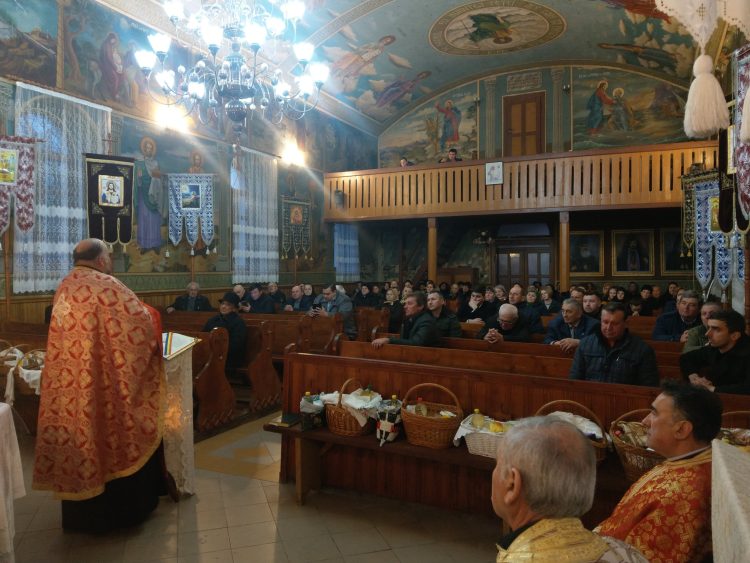Rugăciunea Sfântului Maslu de obște, la Biserica greco-catolică din Ciolt