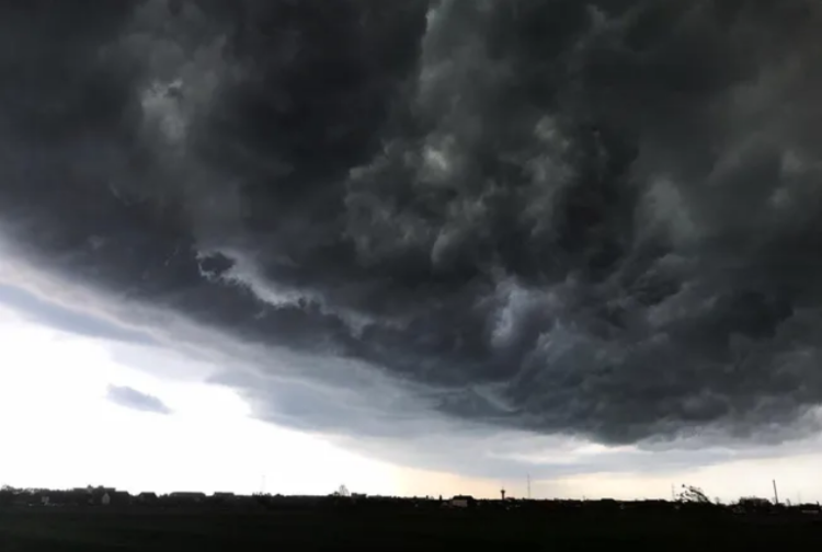 Nori apocaliptici i-au speriat pe români, în A Doua Zi de Paşte