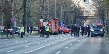 O mașină s-a izbit în gardul Ambasadei Rusiei din București și a luat foc, șoferul a murit. Accidentul a fost un act intenționat