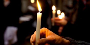 Lumina Sfântă de la Ierusalim ajunge a XIII-a oară în Maramureş