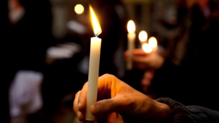 Lumina Sfântă de la Ierusalim ajunge a XIII-a oară în Maramureş