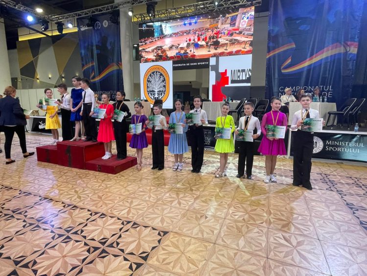 Podium pentru dansatorii Clubului Medio Monte din Baia Sprie – foto