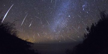 Când pot fi văzute în România Lyridele, ploaia de stele căzătoare