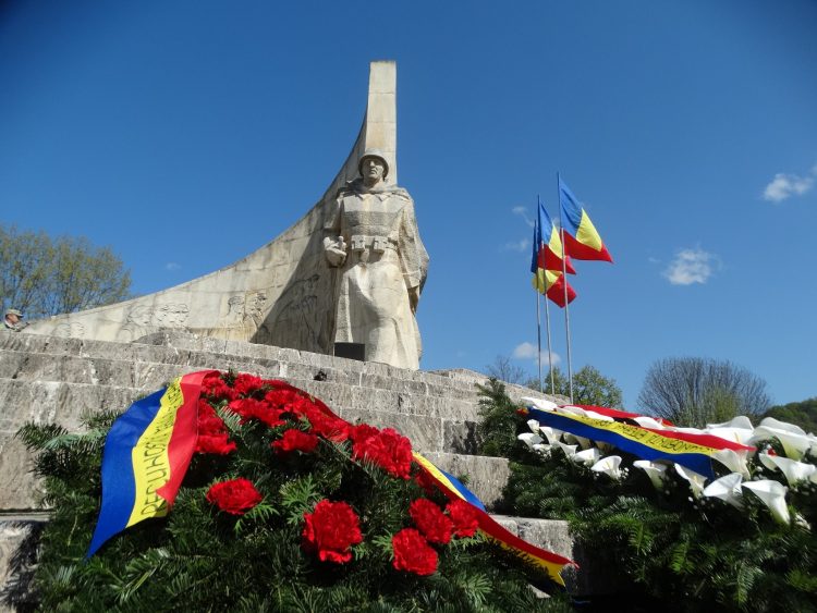 Ceremonial militar și religios dedicat Zilei Veteranilor de Război, la Monumentul Ostașului Român