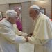 Papa Francisc a fost în vizită la Benedict al XVI-lea care împlinește 95 de ani
