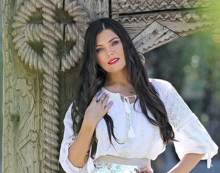 Paula Seling, invitat special la spectacolul muzical al Teatrului Municipal din Baia Mare – „De Florii… acasă”