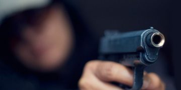 S-au tras focuri de armă în fața unui bar din Sighetu Marmației. Este căutat un tânăr de 23 de ani din Giulești