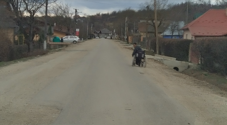 Povestea de pe DJ 182 B care-ți rupe sufletul. Bătaie de joc în stare agravată la adresa maramureșenilor