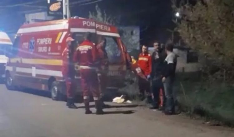 Autospecială SMURD lovită de tren la Ulmeni. Femeia la care se deplasa a decedat, medicul şi paramedicul au ajuns în spital