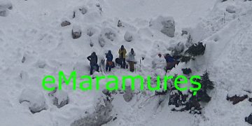 EXCLUSIV VIDEO: Un bărbat ucrainean cu mâinile şi picioarele degerate a fost salvat cu elicopterul din vf. Pop Ivan