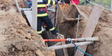 Un muncitor a murit îngropat de viu de un mal de pământ care a căzut peste el