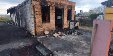 Mobilizare pentru familia din Cătălina căreia i-a luat foc casa