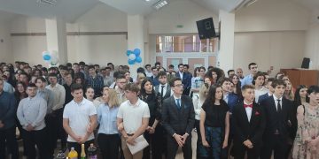 Serenada claselor de-a XII-a: O tradiție a Colegiului Național ”Vasile Lucaciu” din Baia Mare. FOTO