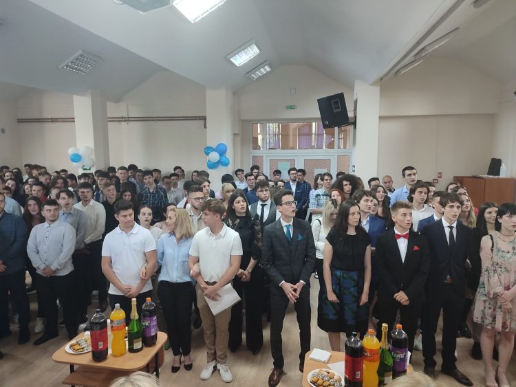 Serenada claselor de-a XII-a: O tradiție a Colegiului Național ”Vasile Lucaciu” din Baia Mare. FOTO