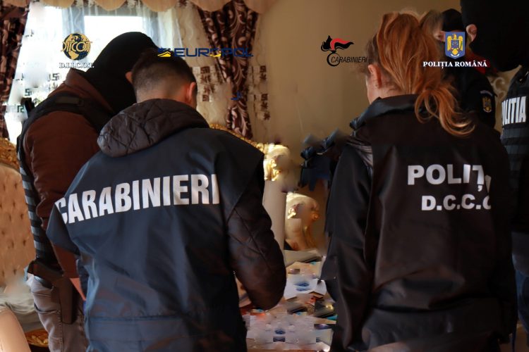 Un grup infracţional format din maramureşeni şi bistriţeni a fost destructurat. Terorizau locuitorii unui orăşel din Italia – video