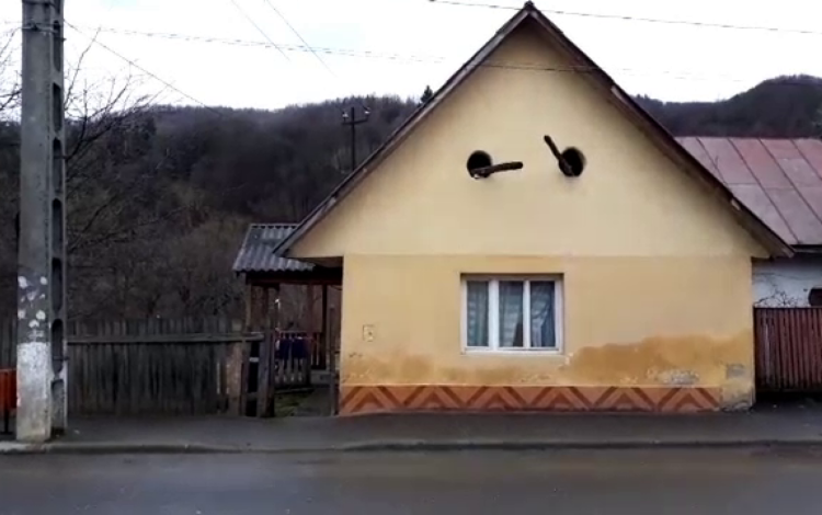 Tânăr din Vişeu de Sus, soţul unei avocate, a distrus geamurile unor case din oraş