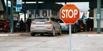 Unii ucraineni se întorc după ce au fugit din calea invaziei ruse