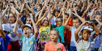 „Ora Copiilor”, sărbătorită de 1.000 de copii din corurile și ansamblurile Cantus Mundi din Maramureș