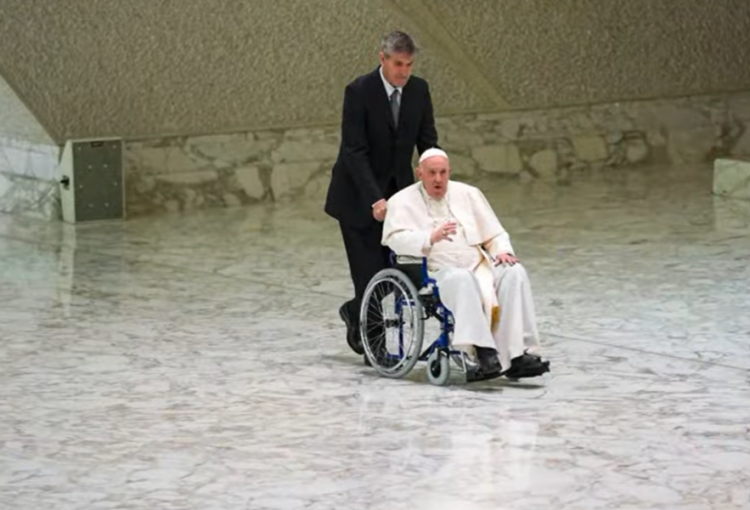 Haz de necaz cu Papa Francisc: „Știi de ce am nevoie pentru piciorul meu? Puțină tequila”