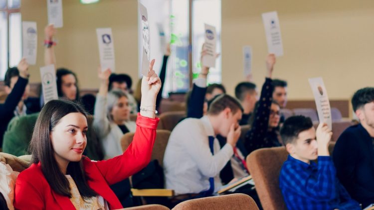 Asociația Elevilor din Maramureș si alte 6 organizații ale elevilor si părinților il trag de urechi pe ministrul educației