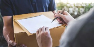 Plăteşti cash la curier, te monitorizează ANAF