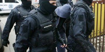 Percheziţii domiciliare în judeţele Bistriţa-Năsăud şi Maramureş, în cazul unor români acuzaţi de furturi şi tâlhării într-un oraş din Italia