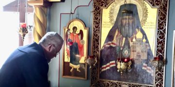 Preasfințitul Părinte Iustin s-a rugat la Sfintele Moaște ale Sfântului Ierarh Ioan Maximovici, în catedrala din San Francisco