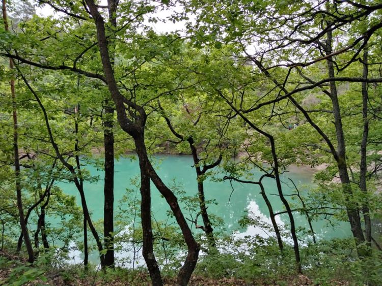 Lacul Albastru, singurul lac din lume care îşi schimbă culoarea, sărbătorit în 28 mai