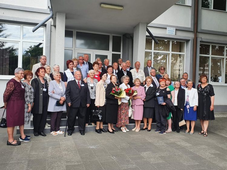 Întâlnire de 55 de ani la Colegiul Naţional „Vasile Lucaciu” din Baia Mare