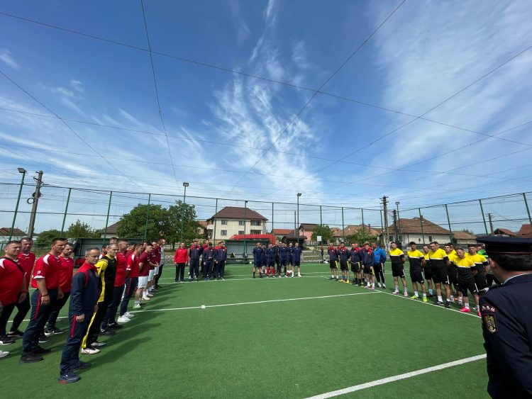 Inspectorate pentru situaţii de urgenţă din cinci judeţe participă la competiţia de minifotbal organizată de ISU Maramureş