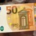 Vouchere de 50 de euro pentru 2,8 milioane de români. Când începe distribuirea cardurilor