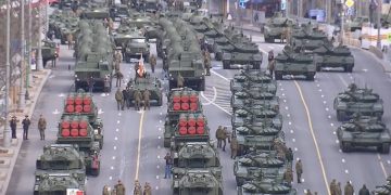 A început parada la Moscova. Vladimir Putin prezidează festivitățile