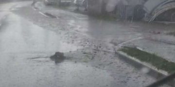 Grindină şi ploaie torenţială în jumătatea estică a municipiului Baia Mare